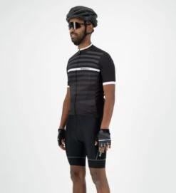 Rogelli Stripe Jersey - Sort / Hvit 7 Rogelli Stripe Jersey - Sort / Hvit -Endura Sykler Butikk Rogelli Stripe Jersey Sort Hvid 1610111016 02